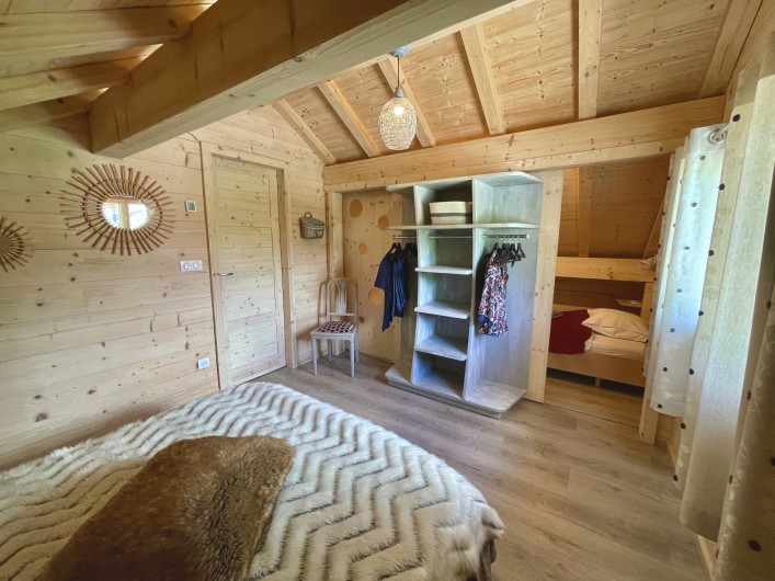 Location de vacances - Chalet à La Pesse - Chambre étage  vue sur alcôve