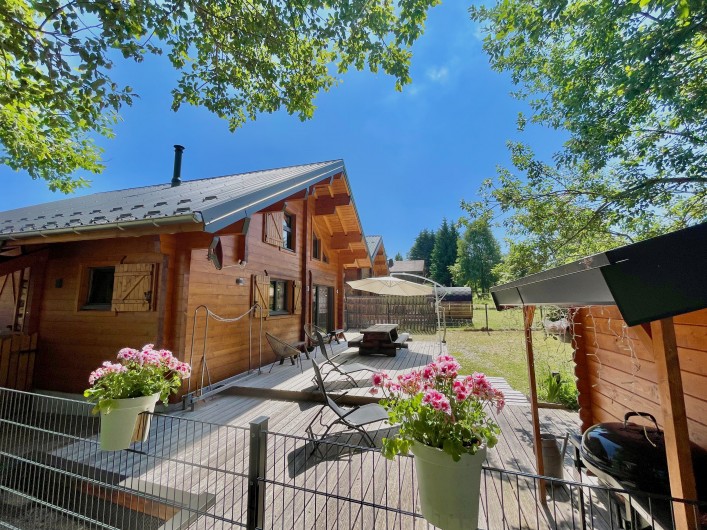 Location de vacances - Chalet à La Pesse - Terrasse