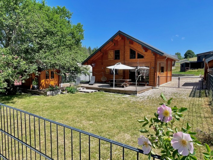 Location de vacances - Chalet à La Pesse - Espace clôturé
