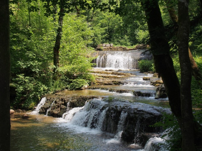Location de vacances - Chalet à La Pesse - Cascade du Hérisson