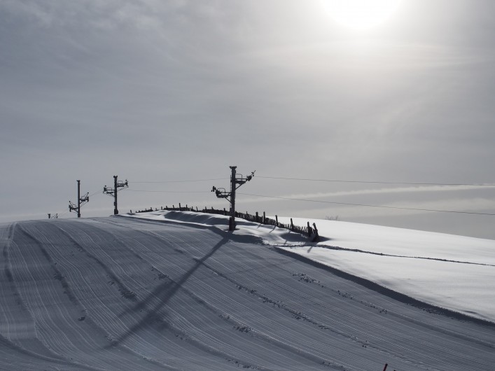 Location de vacances - Chalet à La Pesse - Piste en face  du chalet