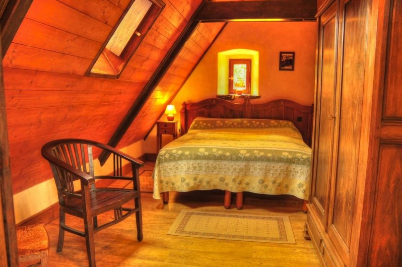Location de vacances - Gîte à Clohars-Carnoët - La chambre de l'étage, un grand lit convertible en 2 lits simples