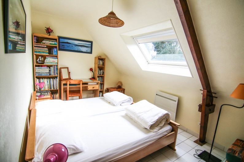 Location de vacances - Villa à Cancale - Chambre 3 avec bureau pour télétravailler.