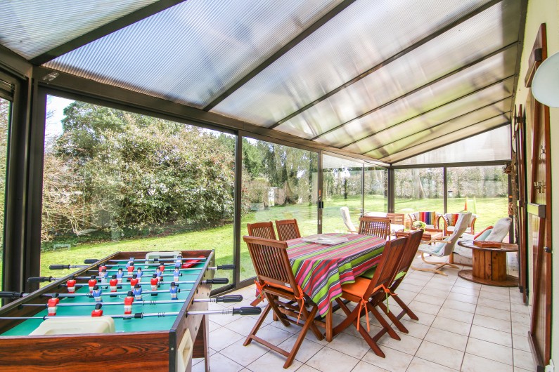 Location de vacances - Villa à Cancale - La grande véranda bien orientée, un lieu de détente très apprécié.