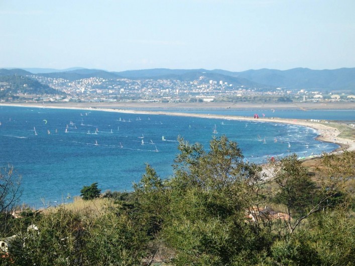 Location de vacances - Appartement à La Londe-les-Maures - spot international kite and windsurf