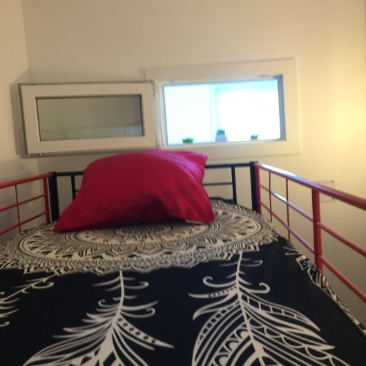 Location de vacances - Appartement à Bormes-les-Mimosas - la chambre lit une palce