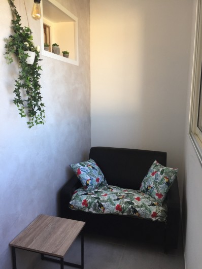 Location de vacances - Appartement à Bormes-les-Mimosas - lit une place dans loggia