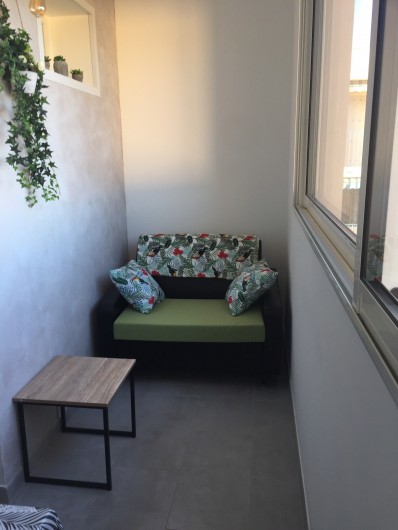 Location de vacances - Appartement à Bormes-les-Mimosas - La loggia aménagée
