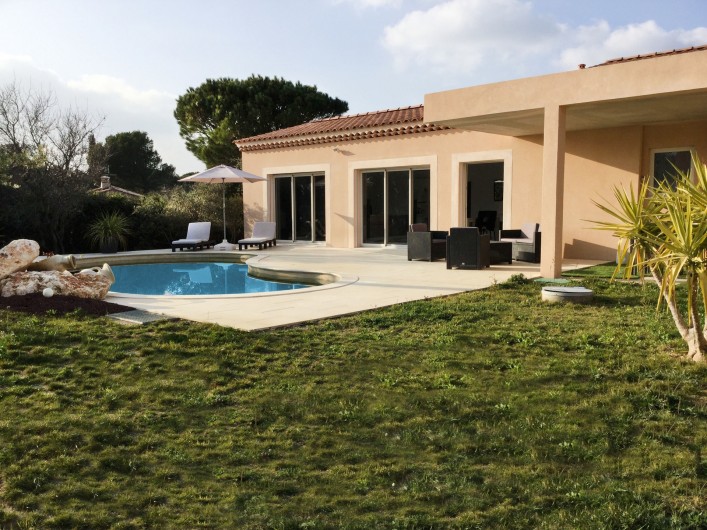 Location de vacances - Villa à Aureille - Jardin de votre location pour 4 personnes