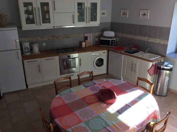 Location de vacances - Gîte à Cournanel - Pièce conviviale la cuisine- séjour  Gîte Adèle