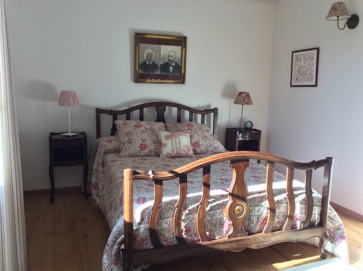 Location de vacances - Gîte à Cournanel - Chambre 1 1er étage avec douche attenante, lit 140 Gîte Alphonse