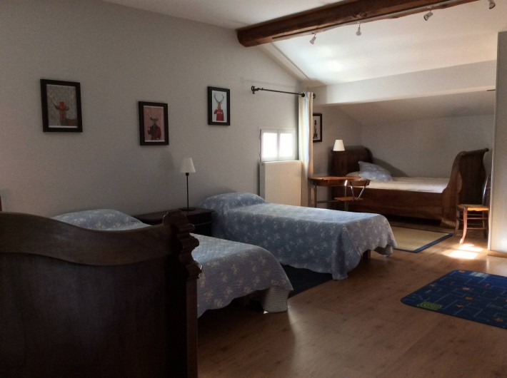 Location de vacances - Gîte à Cournanel - grand dortoir au 2ème 2 vieux lits en 110 et 2 lits en 90 ,  Gîte Alphonse