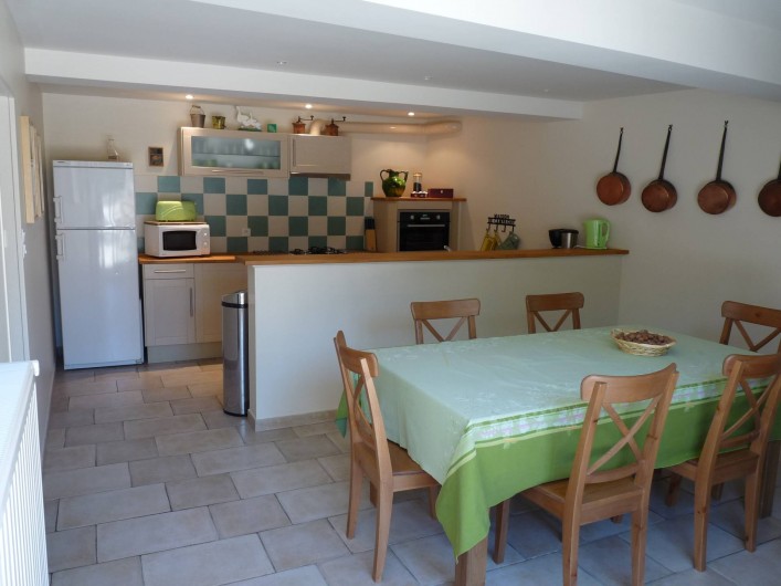 Location de vacances - Gîte à Cournanel - Cuisine-séjour  Gîte Adèle
