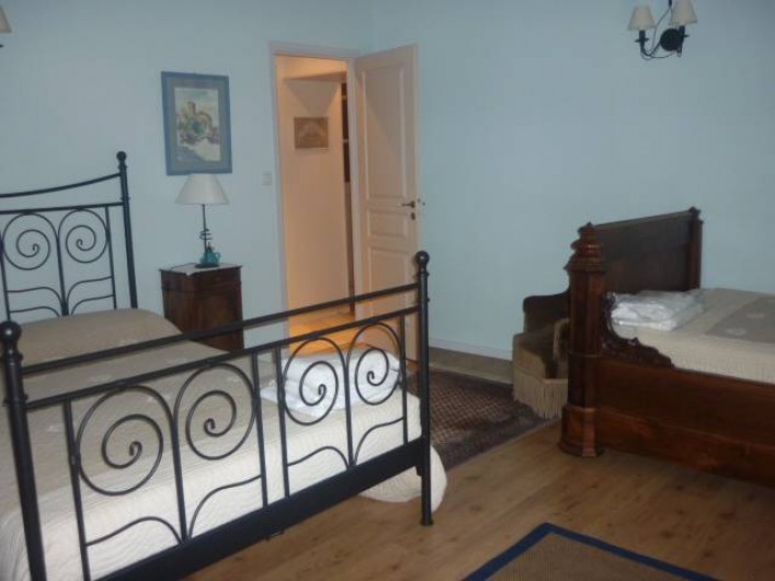 Location de vacances - Gîte à Cournanel - 1er étage Chambre 1 Gîte adèle, lit en 140 et  vieux lit en 110