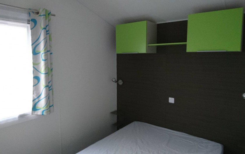 Location de vacances - Bungalow - Mobilhome à Aire-sur-la-Lys - Chambre avec lit double