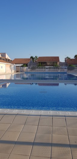 Location de vacances - Villa à Saint-Cyprien Plage - Piscine : grand bassin et petit bassin enfants
