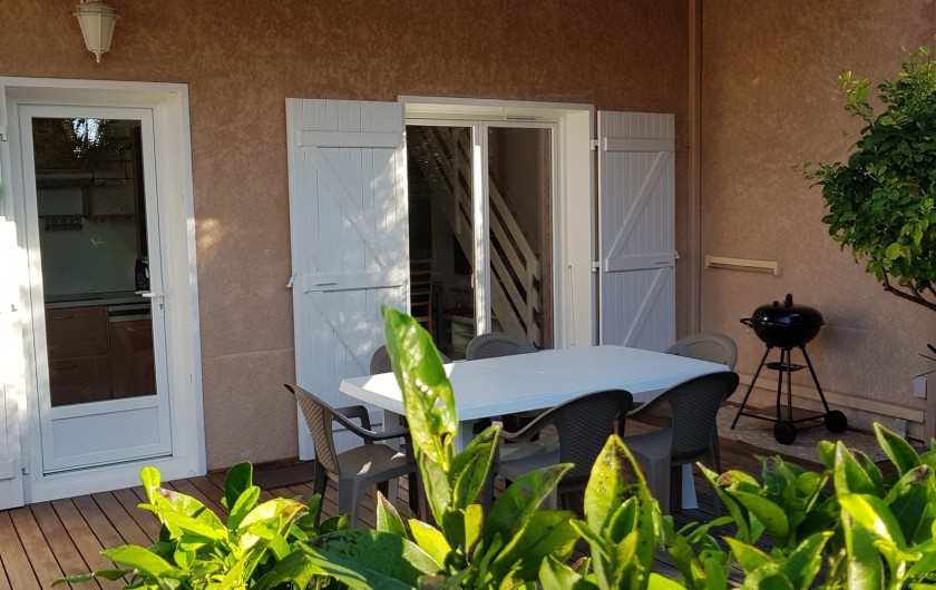 Location de vacances - Villa à Saint-Cyprien Plage - Une partie de la terrasse