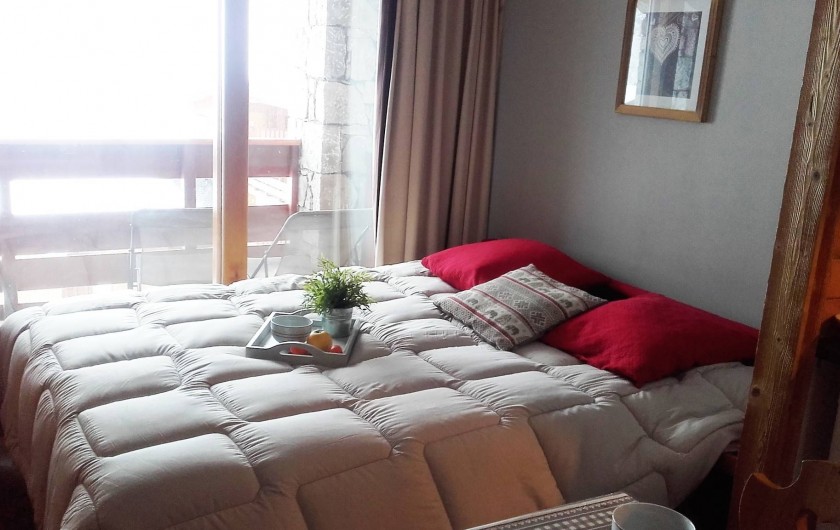 Location de vacances - Appartement à Méribel-Mottaret - coin salon lit ouvert en 160 x 200