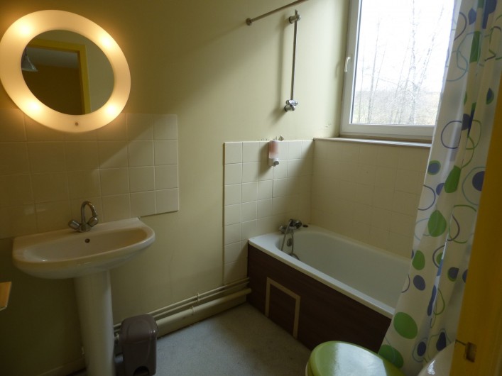 Location de vacances - Gîte à Nouart - salle de bain mélisse