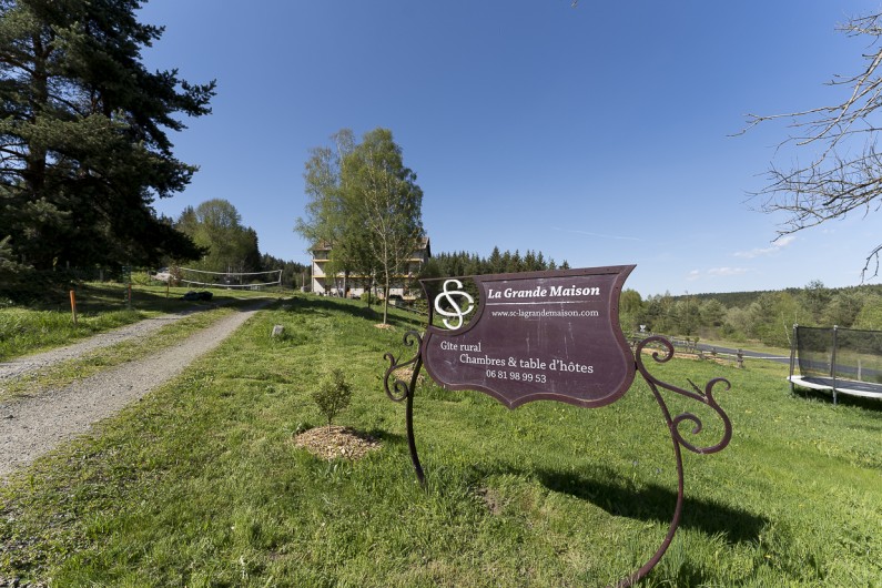 Location de vacances - Gîte à Saint-Alyre-d'Arlanc - Le chemin vers le Grande Maison
