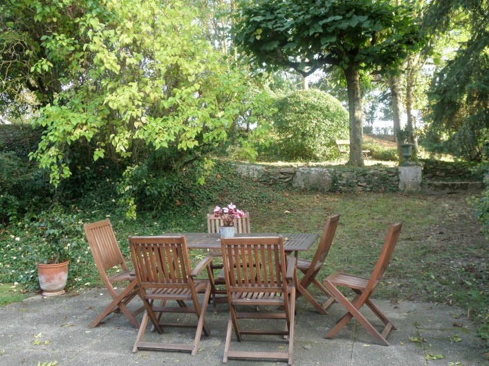 Location de vacances - Gîte à Saint-Georges-sur-Baulche - Coin repas, terrasse