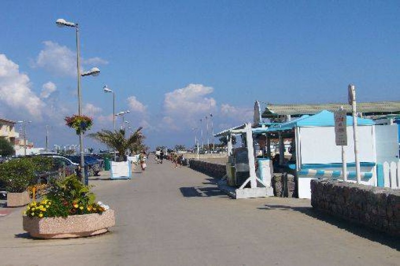 Location de vacances - Maison - Villa à Port-la-Nouvelle - grande promenade le long de la plage