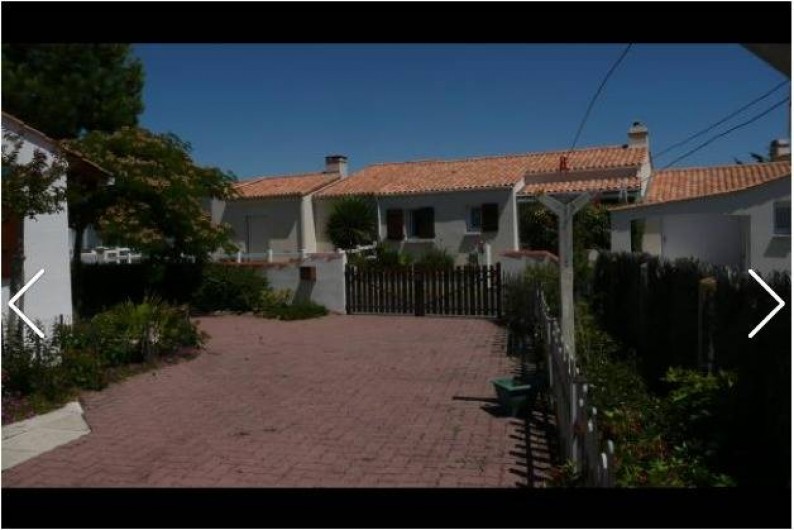 Location de vacances - Villa à La Tranche-sur-Mer - parking pour voiture  et court intérieur