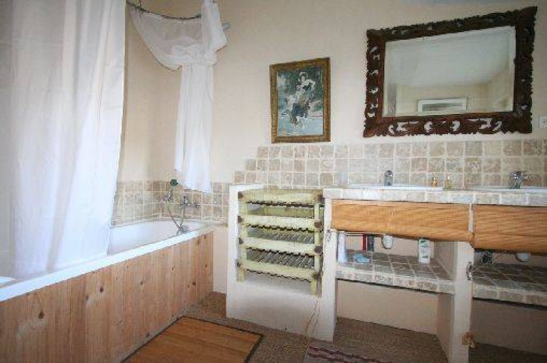 Location de vacances - Mas à Clansayes - salle de bains à l'étage
