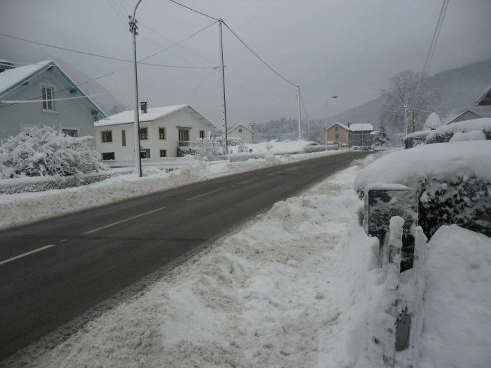 Location de vacances - Maison - Villa à Saulxures-sur-Moselotte - L'accès à la maison lors de la chute de neige