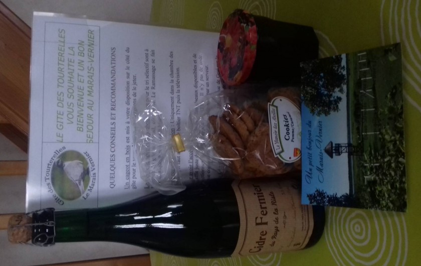 Location de vacances - Gîte à Marais-Vernier - Cadeau bienvenue:cidre local,gelée de cassis fruits du jardin,biscuits pommes