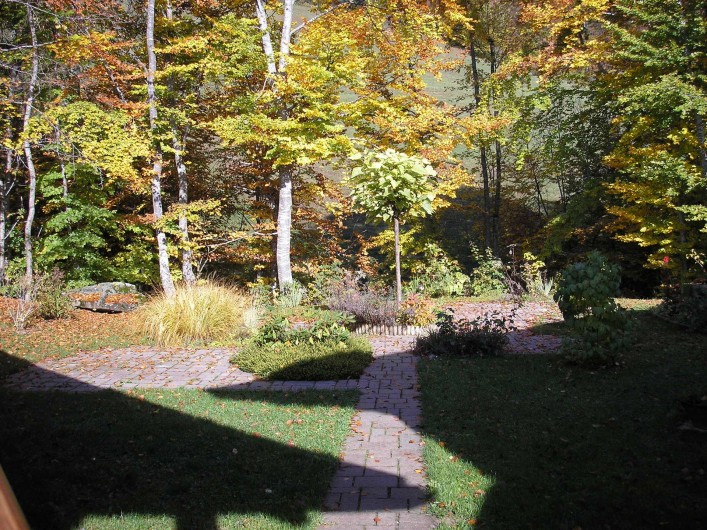 Location de vacances - Gîte à Habère-Poche - Terrasse d'été avec tables et chaises et salon de jardin