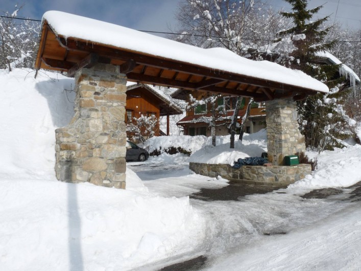Location de vacances - Gîte à Habère-Poche - L'entrée du parking du gîte