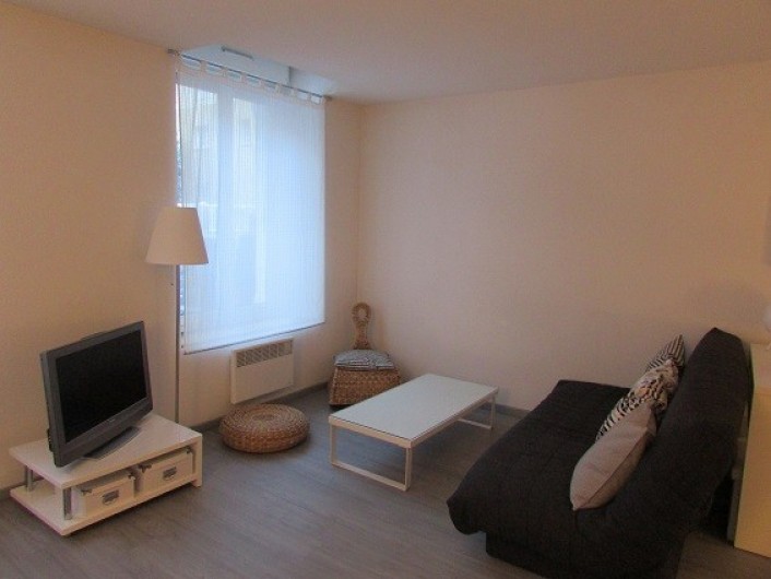 Location de vacances - Appartement à Cauterets - Coin salon au rez-de-chaussée