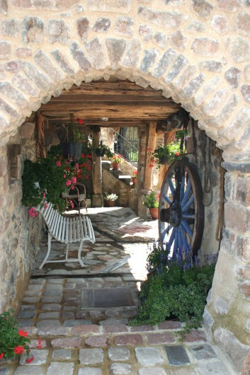 Location de vacances - Gîte à Chirassimont - Petit coin pour se détendre à l'ombre