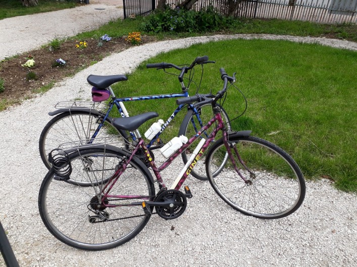 Location de vacances - Villa à Vosne-Romanée - Jardin et 2 vélos sur les 4 prêtés