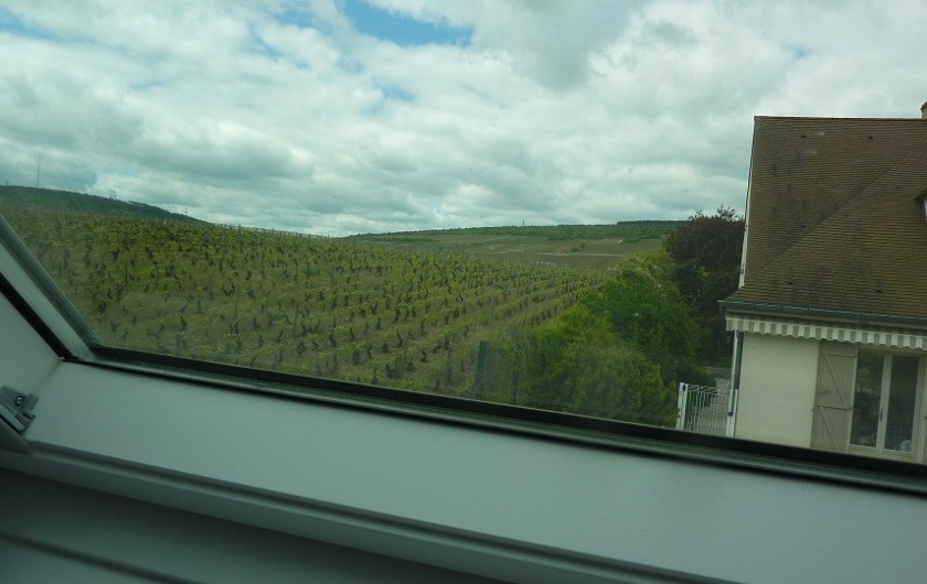 Location de vacances - Villa à Vosne-Romanée - Vue sur la vigne par le vélux chambre du haut