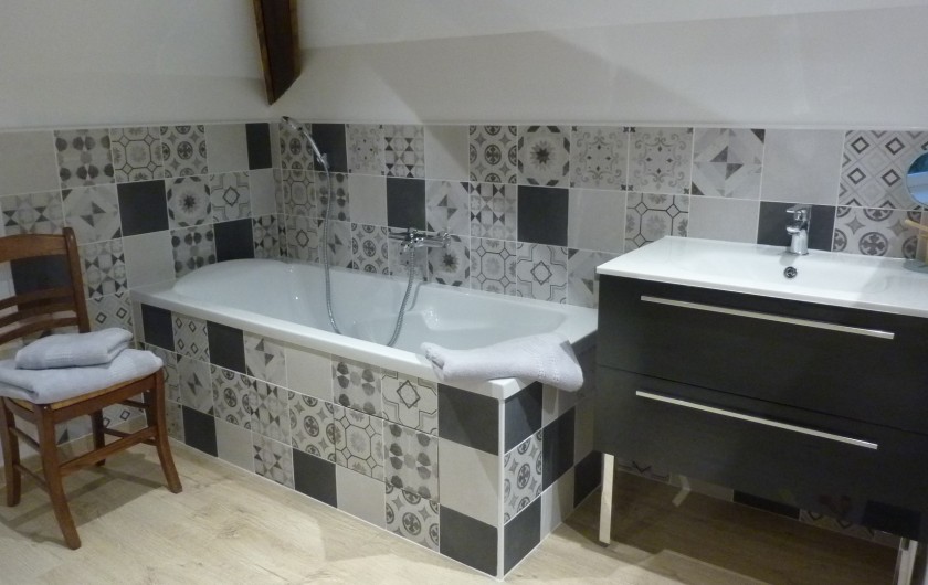 Location de vacances - Villa à Vosne-Romanée - Baignoire ouverte chambre du haut