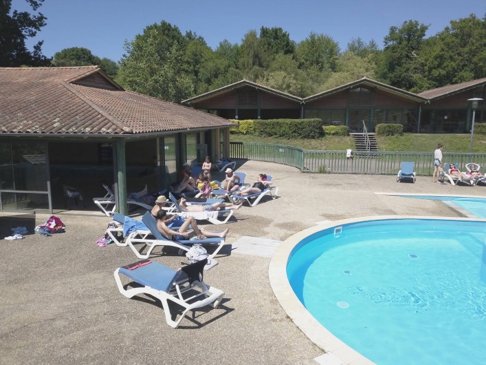 Location de vacances - Camping à Pressignac - Piscine
