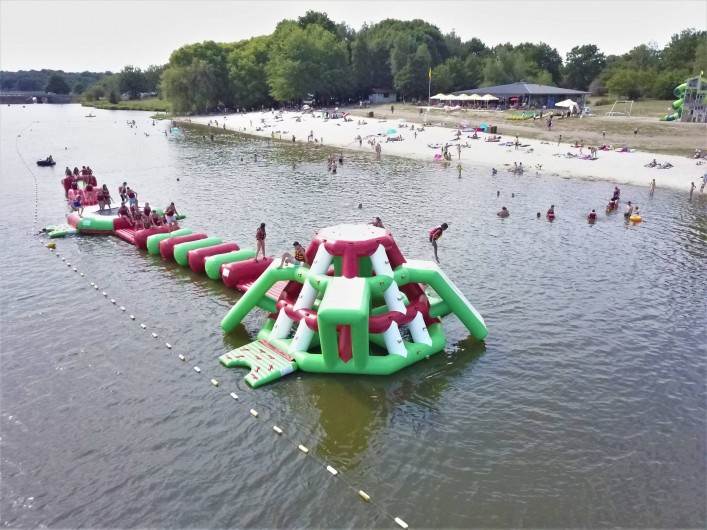 Location de vacances - Camping à Pressignac - Gonflables sur le lac
