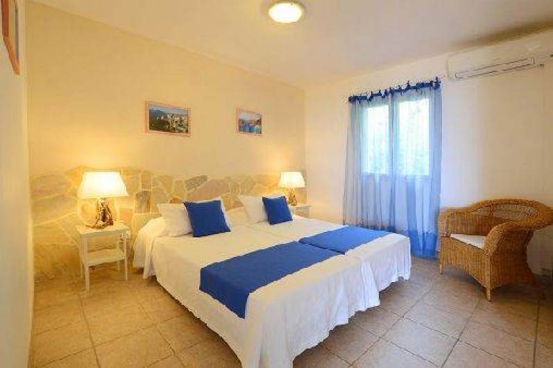 Location de vacances - Villa à Sainte-Lucie de Porto-Vecchio - chambre lit king size de très bonne qualité