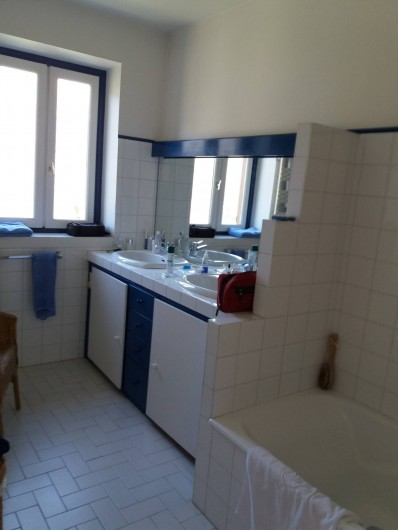 Location de vacances - Villa à Luzenac - Salle de bain parents