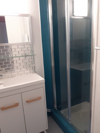 Location de vacances - Appartement à Chastreix - SALLE DE BAINS CHAMBRE 3