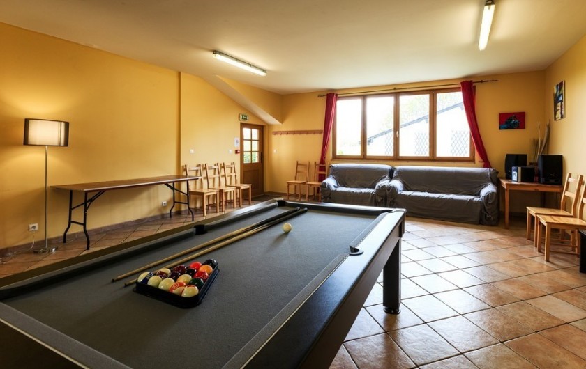 Location de vacances - Chambre d'hôtes à Tauves - Salle d'activités avec billard et baby foot