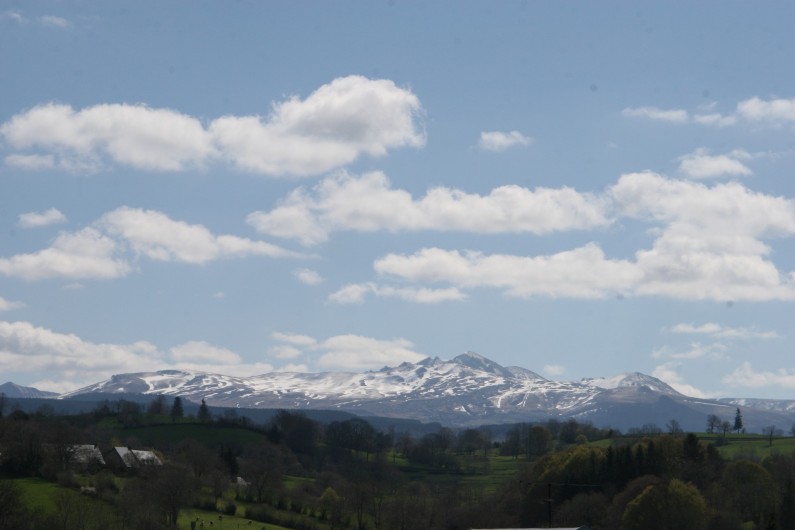 Location de vacances - Chambre d'hôtes à Tauves - Le Puy de Sancy vu du Clos Auvergnat