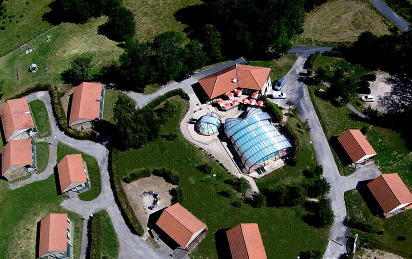 Location de vacances - Chalet à Blavignac - Une partie du village vue du ciel