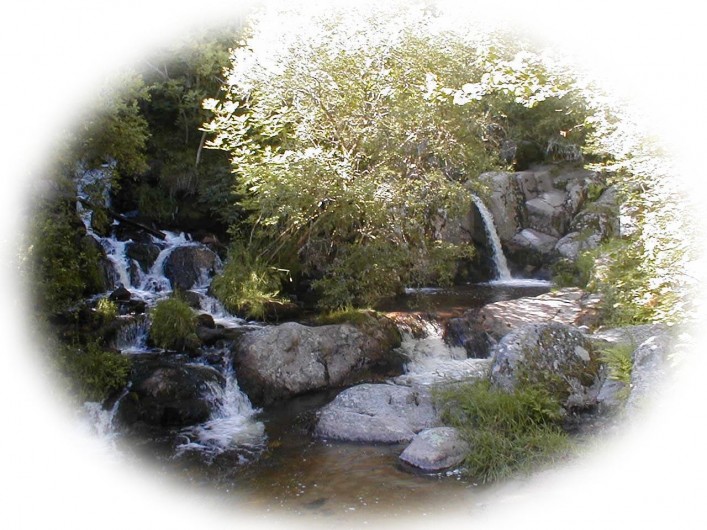 Location de vacances - Chalet à Blavignac - De magnifiques cascades!