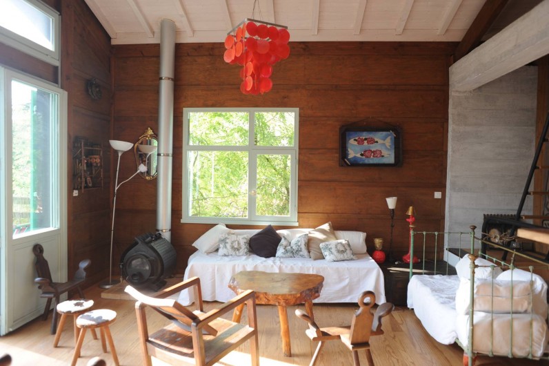 Location de vacances - Chalet à Le Cap Ferret - Vue du coin salon depuis la salle à manger .