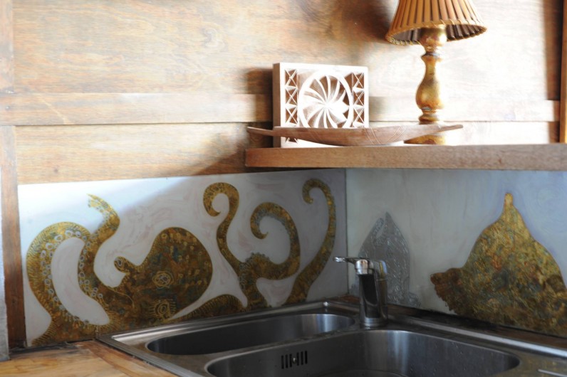 Location de vacances - Chalet à Le Cap Ferret - Fixé sous verre dans la cuisine .