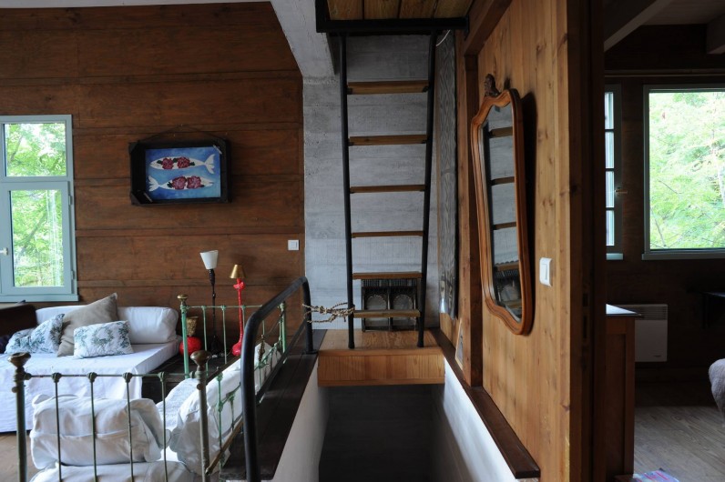 Location de vacances - Chalet à Le Cap Ferret - Echelle de meunier pour la mezzanine .