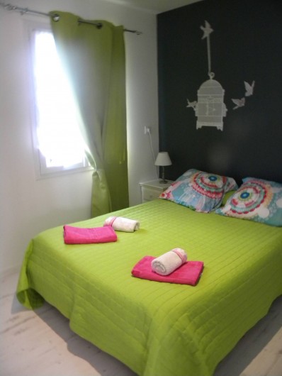 Location de vacances - Chambre d'hôtes à Castelnau-de-Montmiral - une des chambres du gîte